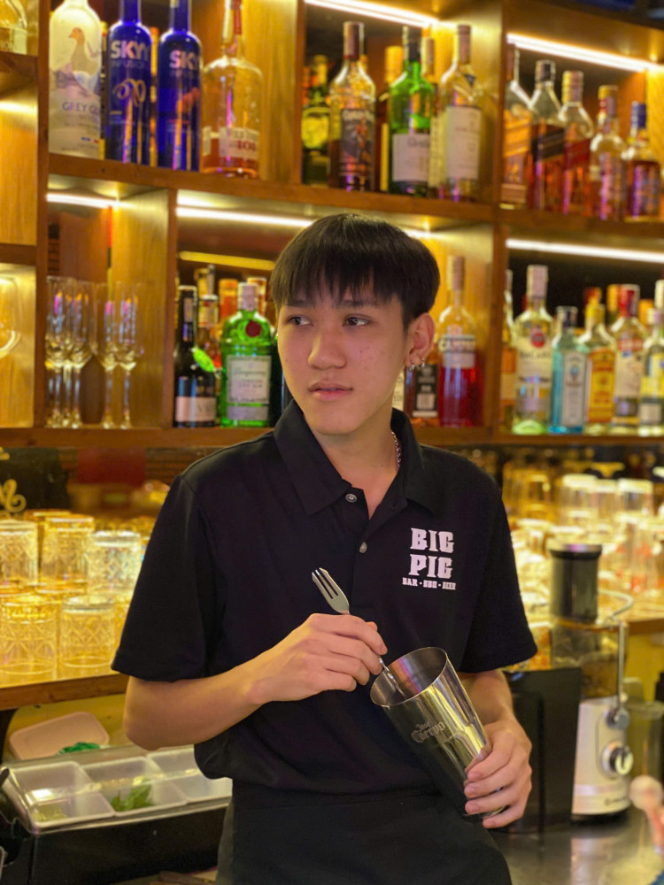 胡志明美女騎士,帥哥導遊-來趣玩旅遊