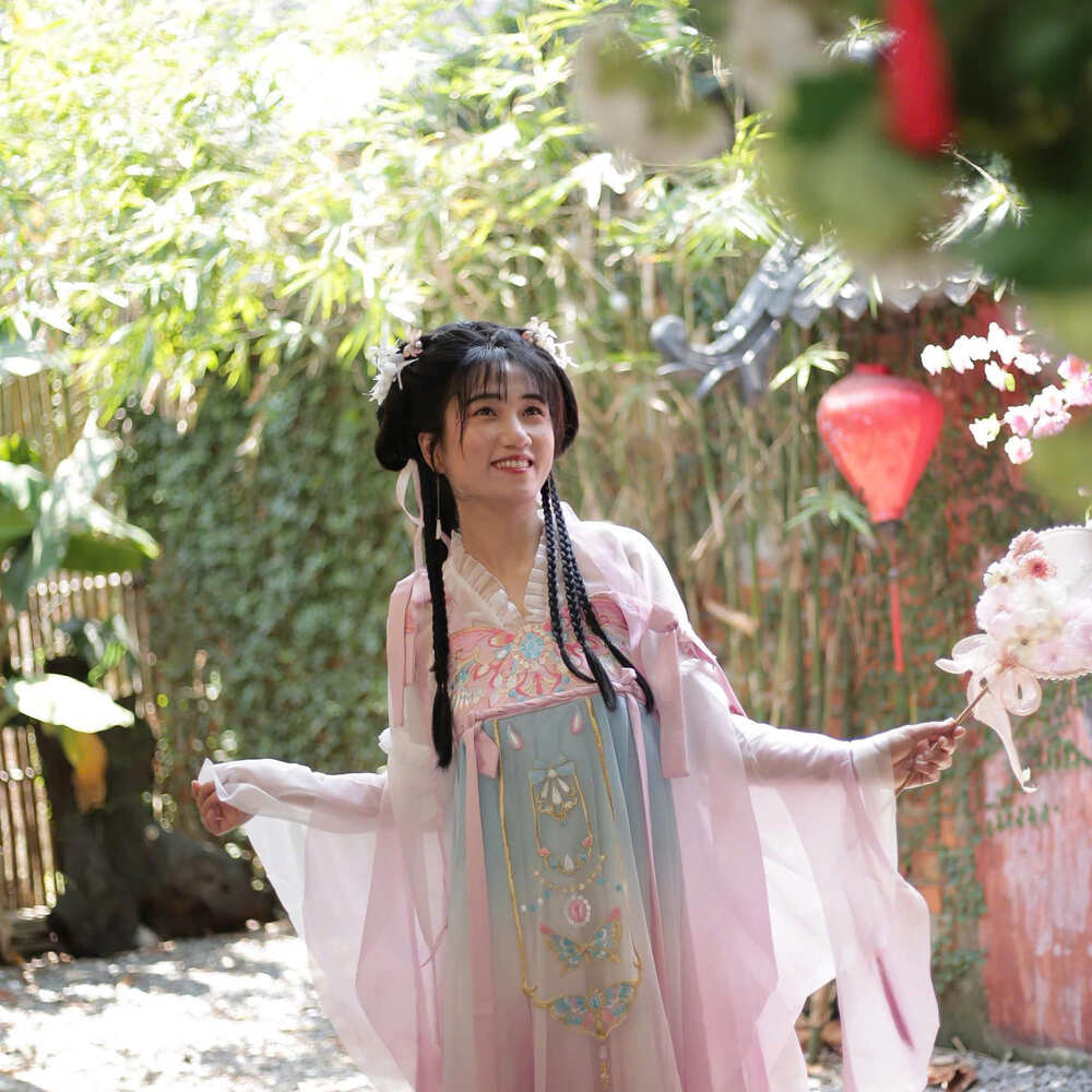 峴港美女騎士,帥哥導遊-來趣玩旅遊