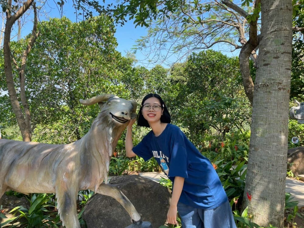 峴港美女騎士,帥哥導遊-來趣玩旅遊