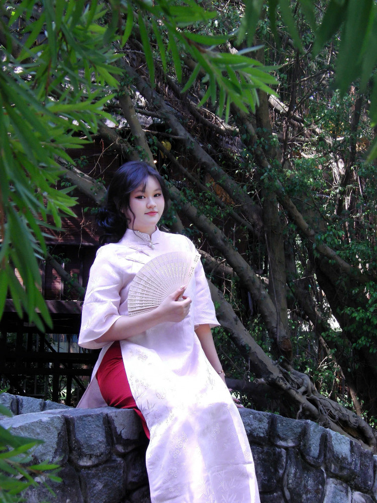 胡志明美女騎士,帥哥導遊-來趣玩旅遊