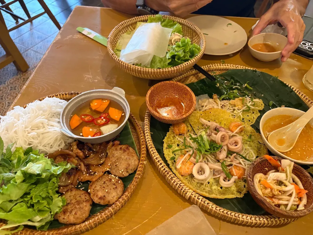 峴港越南卷料理餐廳|米其林指南精選 2025–2026 (Bếp Cuốn Đà Nẵng)