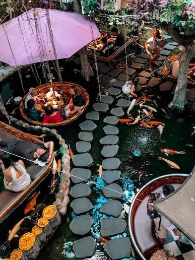 綠洲錦鯉水上咖啡廳