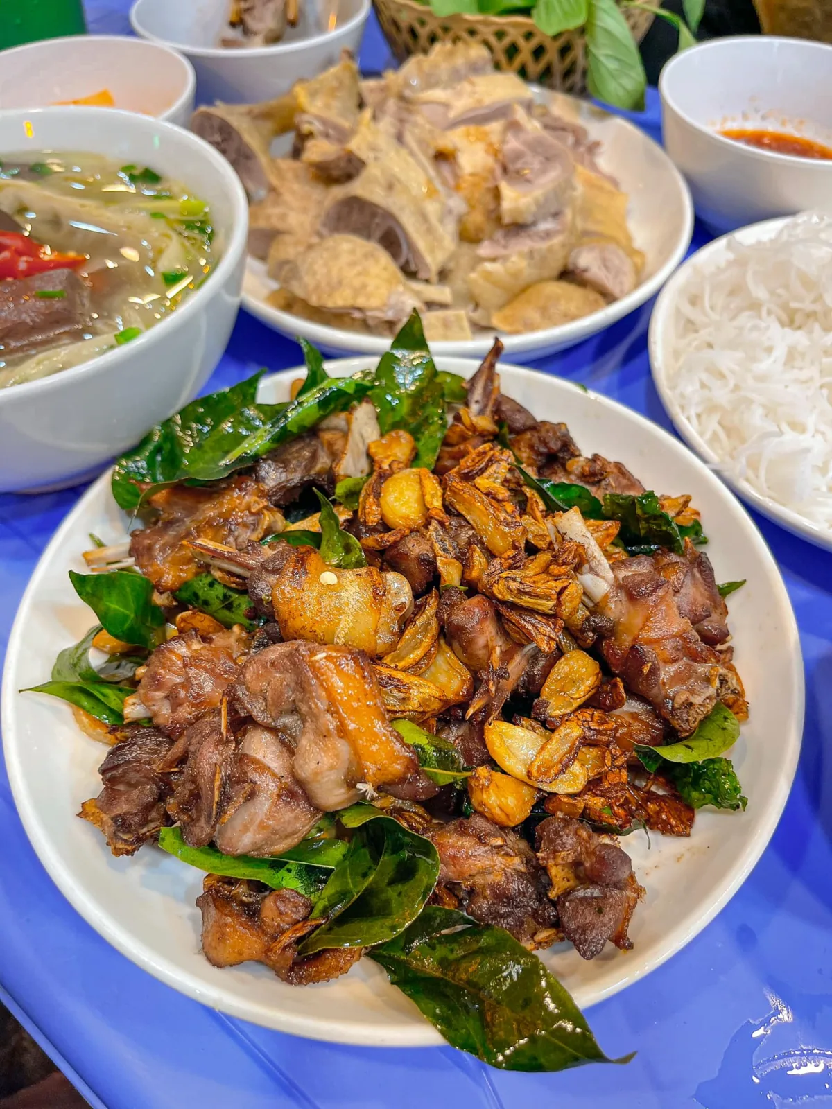 Crispy Garlic Duck (Ngang Cháy Tỏi)