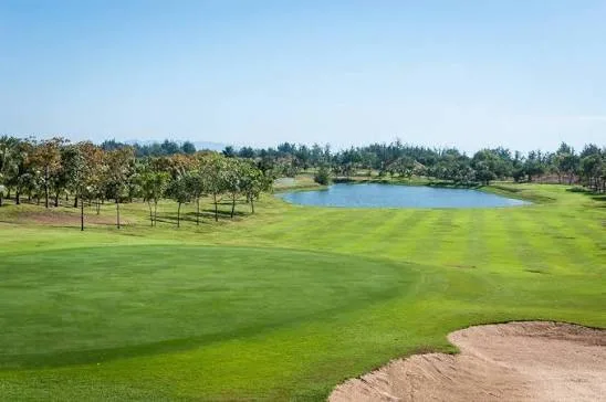 頭頓天堂高爾夫度假村 (Vũng Tàu Paradise Golf Resort)