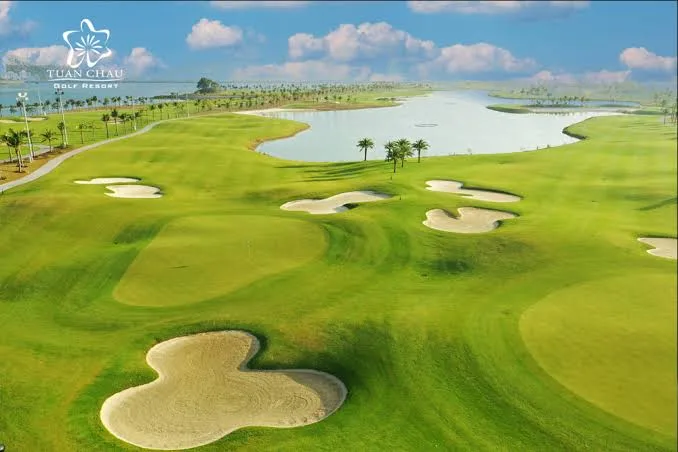 巡洲高爾夫度假村 (Tuan Chau Golf Resort)