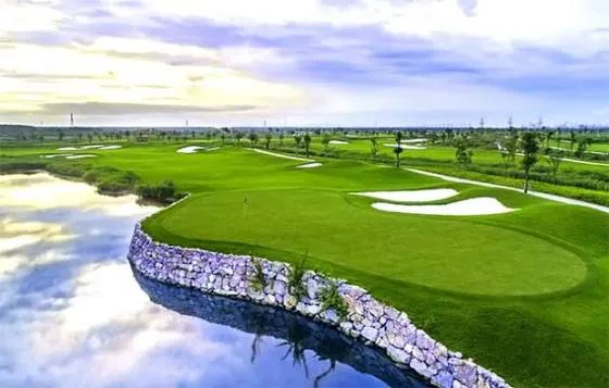 龍高爾夫球場 (Dragon Golf Links)