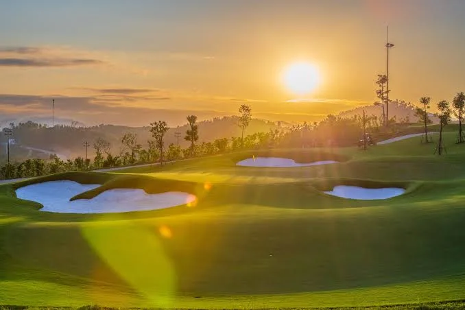 文郎帝國 T&T 高爾夫俱樂部 (Van Lang Empire T&T Golf Club)
