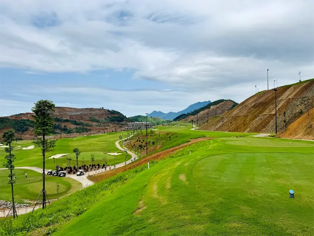 蒙大拿高爾夫球場 (Montana Golf Course)