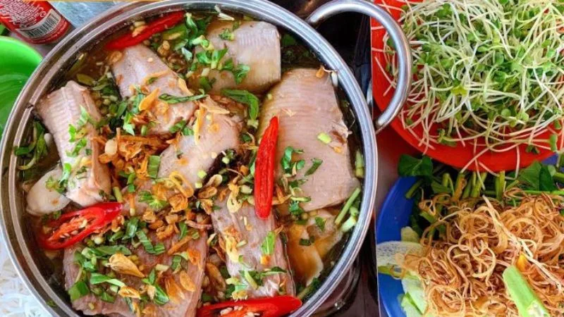 黃明魔鬼魚火鍋 (Lau Ca Duoi Hoang Minh)