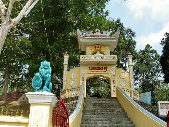 靈山古寺 (Linh Son Co Tu)