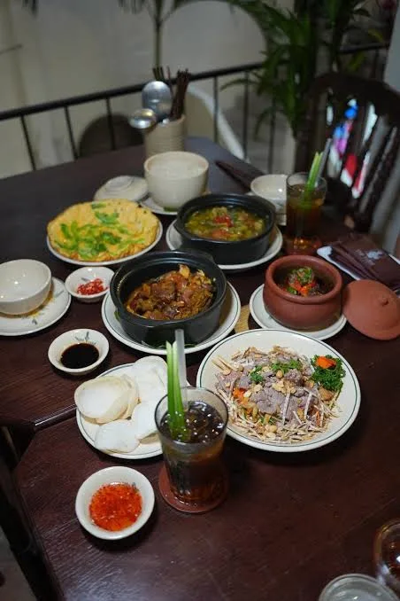 氏菻家鄉便飯館 (Cơm Quê Thị Tấm)
